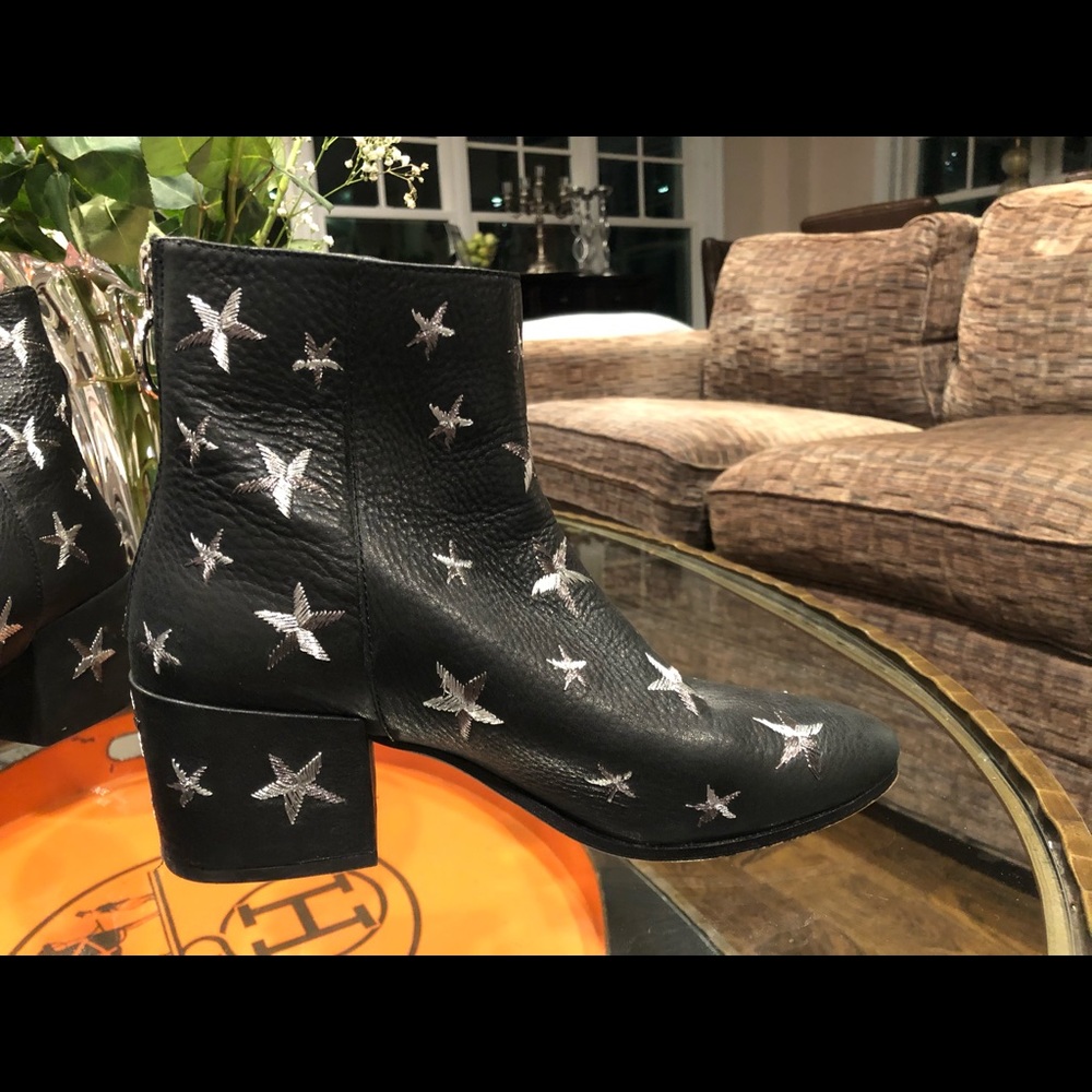 Dolce Vita star booties